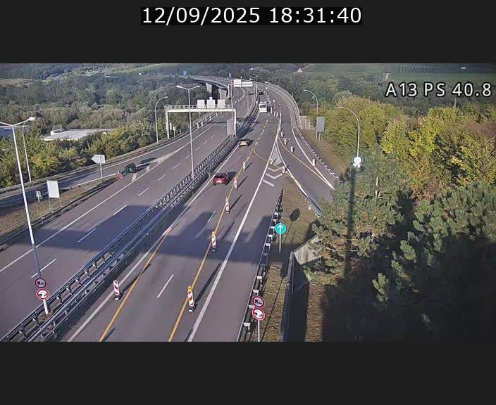 Webcam autoroute A13 à la sortie est du tunnel Markusbierg à Schengen. Vue sur le pont de la Moselle, vers l'Allemagne
