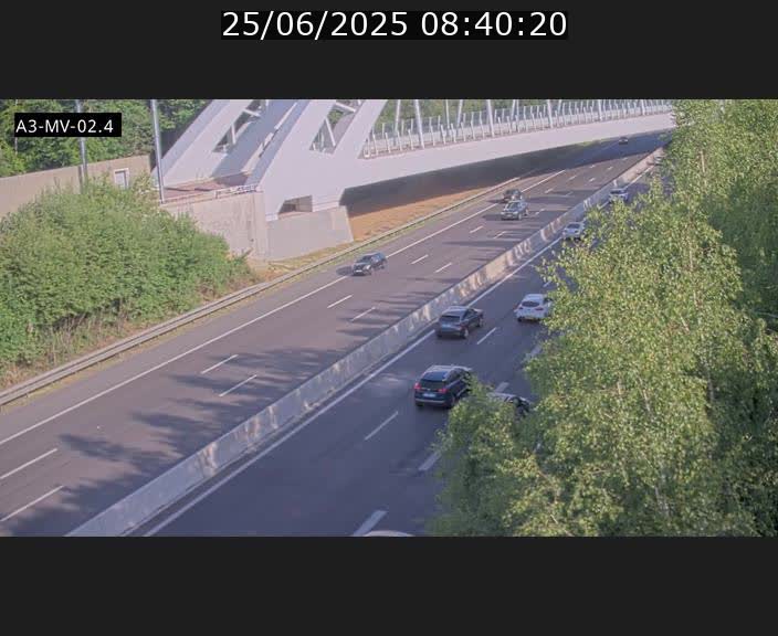 Webcam autoroute de la France (A3) au Luxembourg à Fentange, à proximité de la Croix de Gasperich. Vue orientée vers la Cloche d'Or