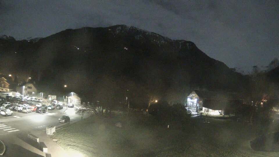 Webcam au niveau de la mairie du village du Bourg d'Oisans, aux pieds de l'Alpe d'Huez et aux portes du parc des Écrins
