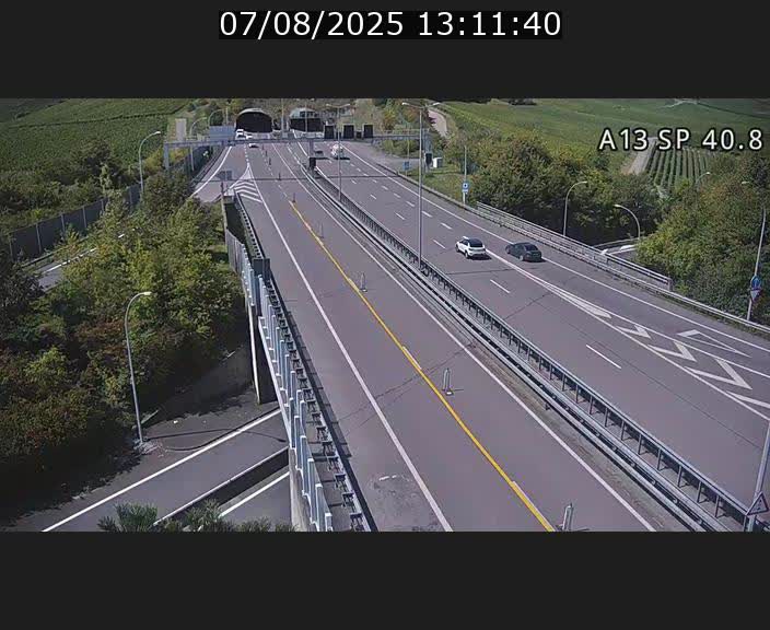 Webcam avec vue sur l'entrée côté allemand du tunnel Markusbierg à Schengen. Vue orientée vers le tunnel et Bettembourg