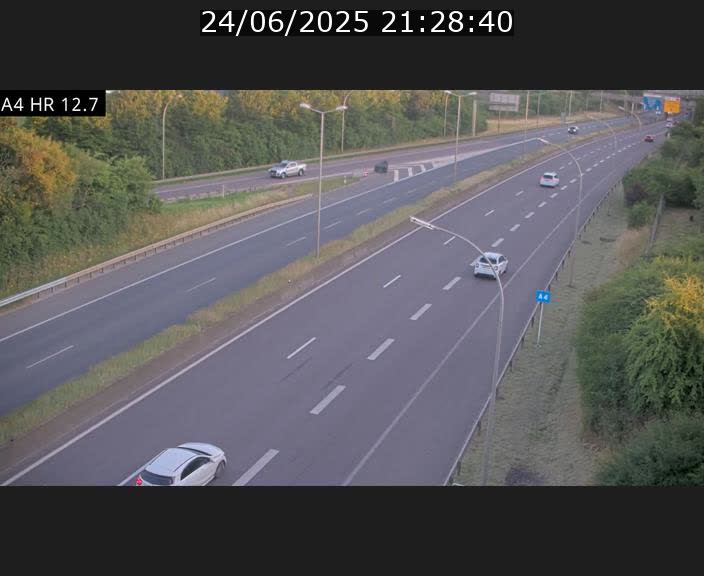 Traffic live webcam Luxembourg Esch sur Alzette - A4 - BK 12.7 - direction Esch-Belval