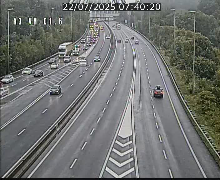 Traffic live webcam Luxembourg - Croix de Gasperich - A3 - BK 1.6 - direction France/Aire de Berchem