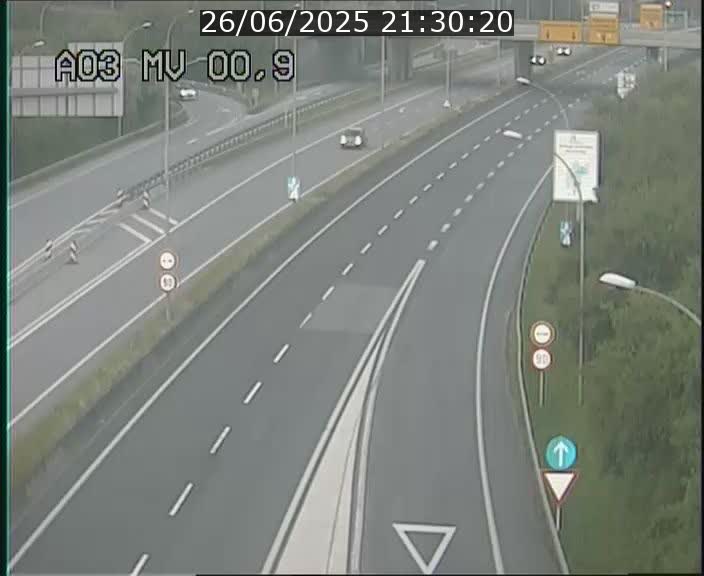 Traffic live webcam Luxembourg Croix de Gasperich - A3 - BK 0.4 - direction Luxembourg