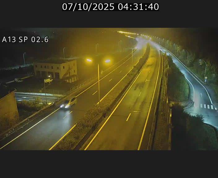 Traffic live webcam Luxembourg Sanem - A13 direction Pétange - BK 2.6