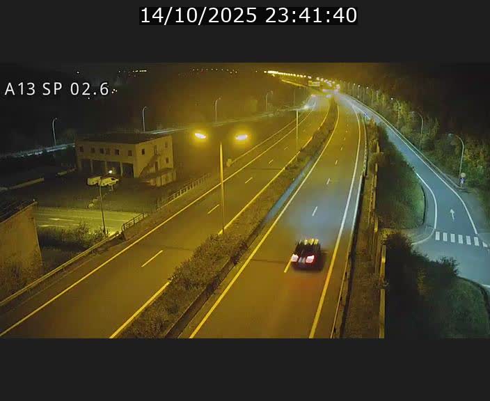 Traffic live webcam Luxembourg Sanem - A13 direction Pétange - BK 2.6