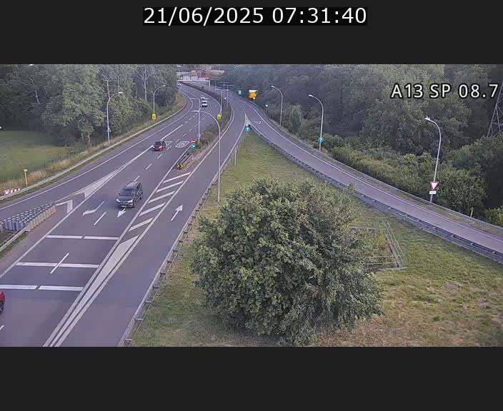 Traffic live webcam Luxembourg Jonction Lankelz - A13 direction Pétange - BK 8.7 