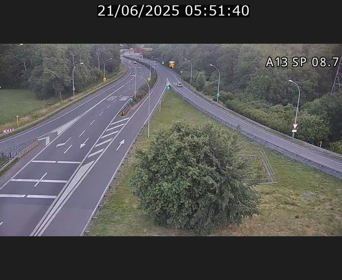 Traffic live webcam Luxembourg Jonction Lankelz - A13 direction Pétange - BK 8.7 