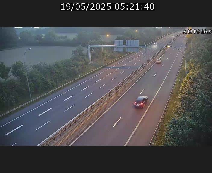 Traffic live webcam Luxembourg Croix de Bettembourg, rond-point d'Hellange - A13 direction Allemagne - BK 20.9