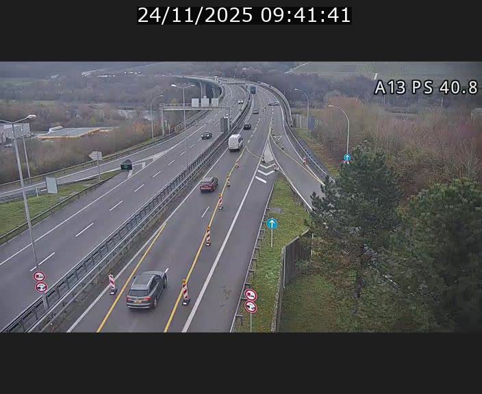 Webcam autoroute A13 à la sortie est du tunnel Markusbierg à Schengen. Vue sur le pont de la Moselle, vers l'Allemagne