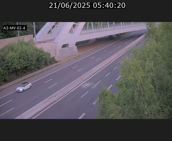 Webcam autoroute de la France (A3) au Luxembourg à Fentange, à proximité de la Croix de Gasperich. Vue orientée vers la Cloche d'Or