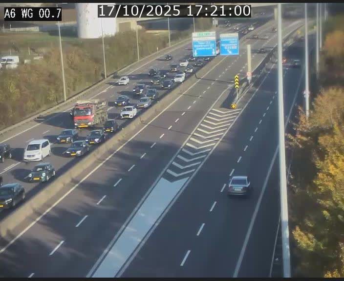 Traffic live webcam Luxembourg Croix de Cessange - A6 - BK 0.7 - direction A3 France