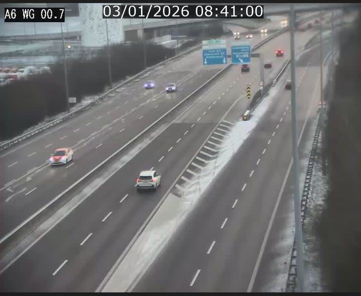 Traffic live webcam Luxembourg Croix de Cessange - A6 - BK 0.7 - direction A3 France