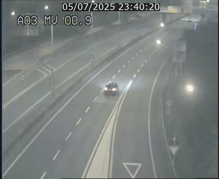 Traffic live webcam Luxembourg Croix de Gasperich - A3 - BK 0.4 - direction Luxembourg