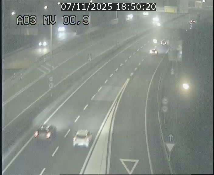 Traffic live webcam Luxembourg Croix de Gasperich - A3 - BK 0.4 - direction Luxembourg