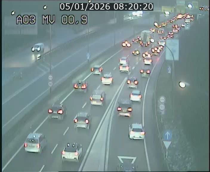 Traffic live webcam Luxembourg Croix de Gasperich - A3 - BK 0.4 - direction Luxembourg