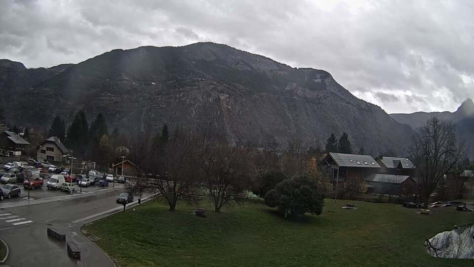 Webcam au niveau de la mairie du village du Bourg d'Oisans, aux pieds de l'Alpe d'Huez et aux portes du parc des Écrins