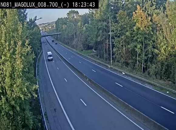 Webcam sur la N81 (E411) à hauteur de la jonction avec la N883. Vue orientée vers Arlon