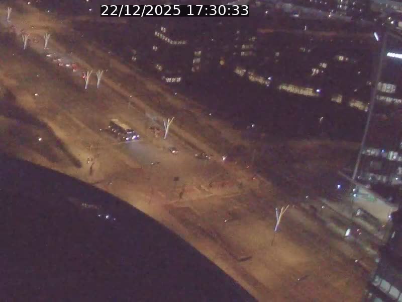 Webcam sur l'avenue John Fitzgerald Kennedy (N51) avec vue sur le Pont rouge (Pont Grande Duchesse Charlotte), l'arrêt Pfaffenthal et l'entrée du quartier Kirchberg
