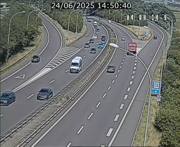 Traffic live webcam Luxembourg Leudelange - A4 - BK 4.9 - direction Luxembourg