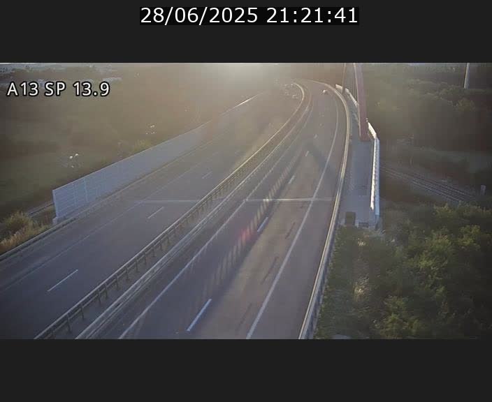 Traffic live webcam Luxembourg Kayl - A13 direction Esch-sur-Alzette/Luxembourg-ville - BK 13.9