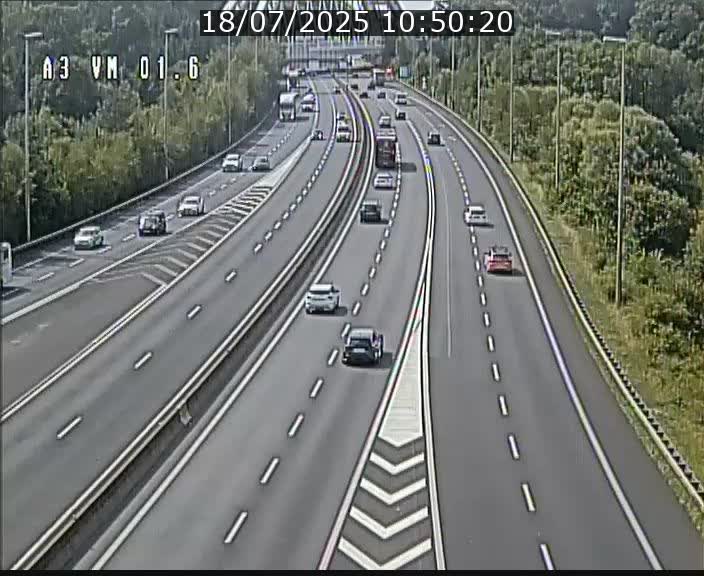 Traffic live webcam Luxembourg - Croix de Gasperich - A3 - BK 1.6 - direction France/Aire de Berchem