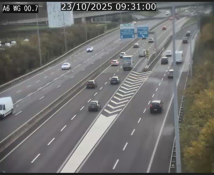 Traffic live webcam Luxembourg Croix de Cessange - A6 - BK 0.7 - direction A3 France