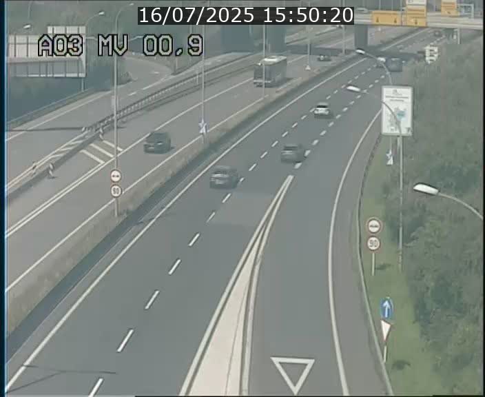 Traffic live webcam Luxembourg Croix de Gasperich - A3 - BK 0.4 - direction Luxembourg