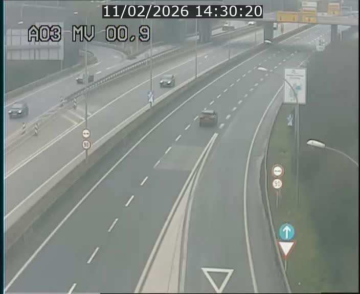Traffic live webcam Luxembourg Croix de Gasperich - A3 - BK 0.4 - direction Luxembourg