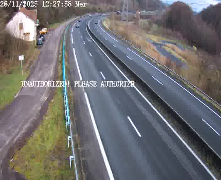 Webcam sur la D910 située dans la Côte des 4 vents. Vue orientée vers le bas, vers Saint-Avold.