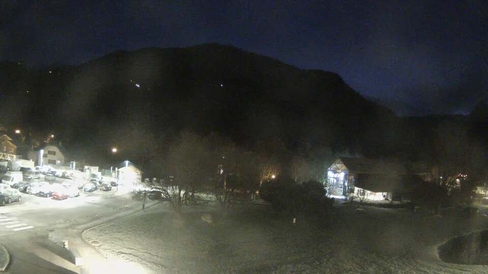 Webcam au niveau de la mairie du village du Bourg d'Oisans, aux pieds de l'Alpe d'Huez et aux portes du parc des Écrins