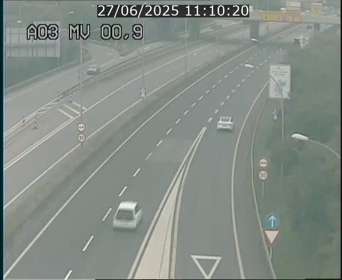 Traffic live webcam Luxembourg Croix de Gasperich - A3 - BK 0.4 - direction Luxembourg