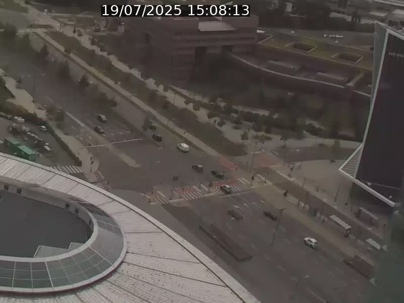 Webcam sur l'avenue John Fitzgerald Kennedy (N51) avec vue sur le Pont rouge (Pont Grande Duchesse Charlotte), l'arrêt Pfaffenthal et l'entrée du quartier Kirchberg