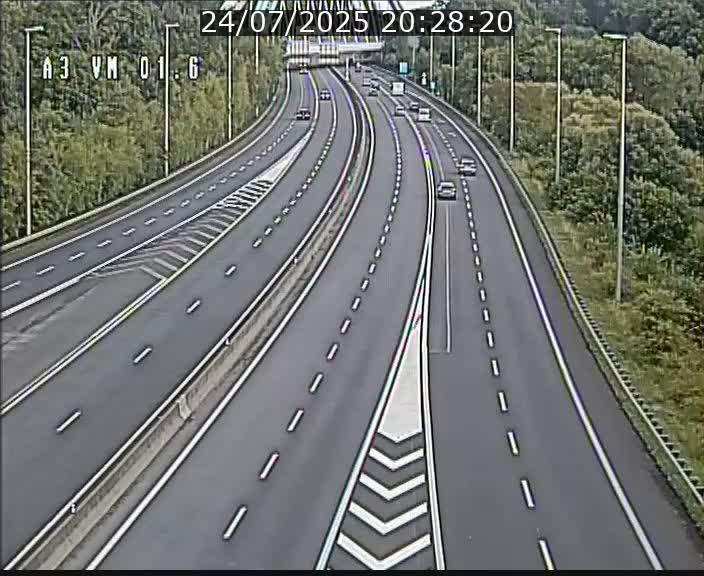 Traffic live webcam Luxembourg - Croix de Gasperich - A3 - BK 1.6 - direction France/Aire de Berchem