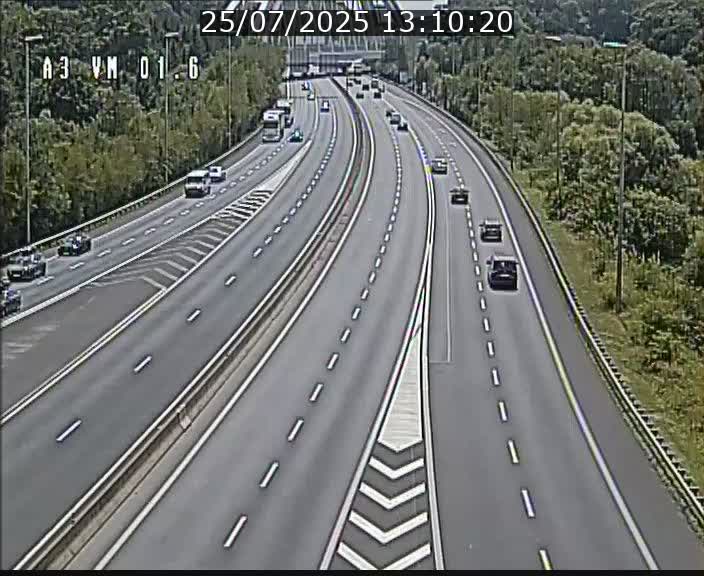 Traffic live webcam Luxembourg - Croix de Gasperich - A3 - BK 1.6 - direction France/Aire de Berchem