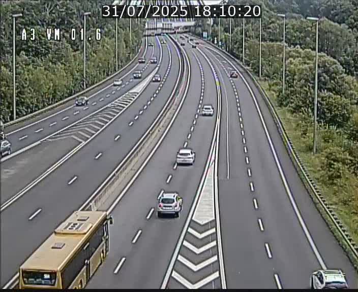Traffic live webcam Luxembourg - Croix de Gasperich - A3 - BK 1.6 - direction France/Aire de Berchem