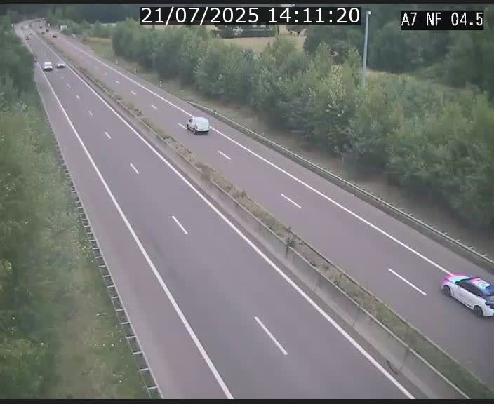Caméra autoroute Luxembourg A7 - Passage à gibier Rëngelbour - direction Tunnel Grouft