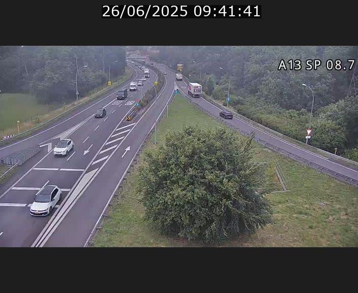 Traffic live webcam Luxembourg Jonction Lankelz - A13 direction Pétange - BK 8.7 