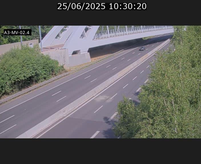 Webcam autoroute de la France (A3) au Luxembourg à Fentange, à proximité de la Croix de Gasperich. Vue orientée vers la Cloche d'Or