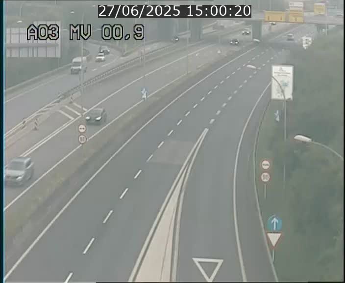 Traffic live webcam Luxembourg Croix de Gasperich - A3 - BK 0.4 - direction Luxembourg