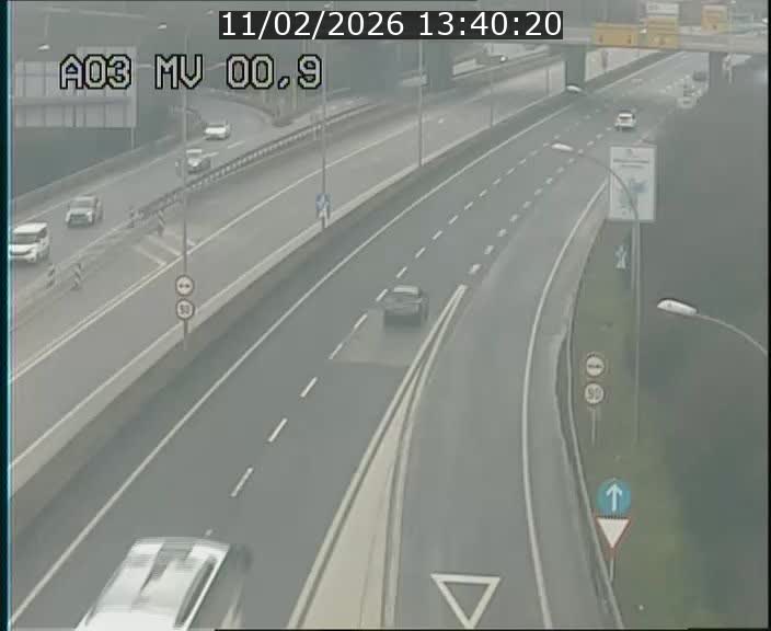 Traffic live webcam Luxembourg Croix de Gasperich - A3 - BK 0.4 - direction Luxembourg