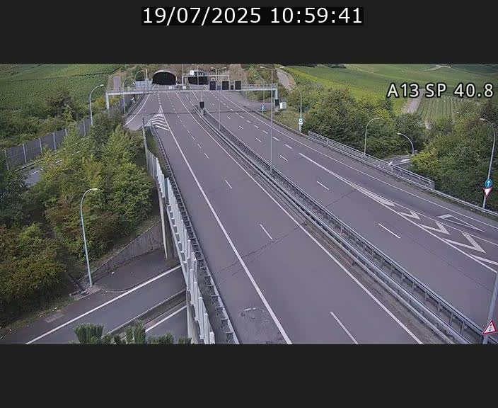 Webcam avec vue sur l'entrée côté allemand du tunnel Markusbierg à Schengen. Vue orientée vers le tunnel et Bettembourg