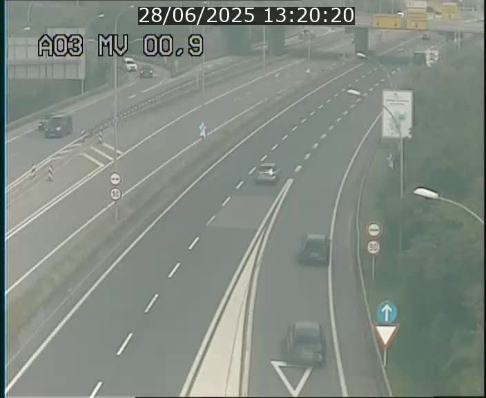 Traffic live webcam Luxembourg Croix de Gasperich - A3 - BK 0.4 - direction Luxembourg