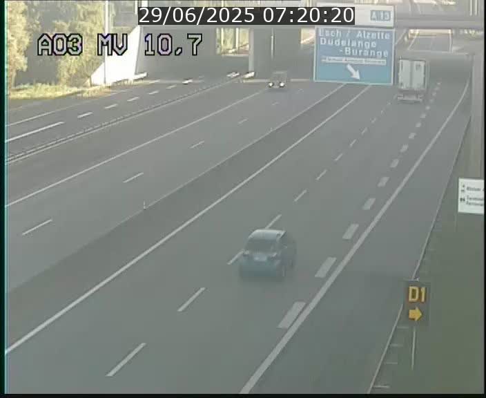 Traffic live webcam Luxembourg Croix de Bettembourg - A3 - BK 10.7 - direction France