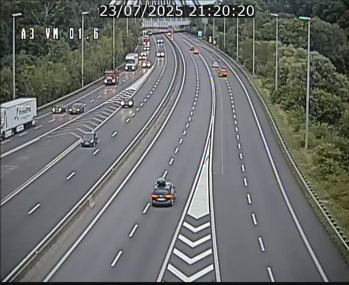 Traffic live webcam Luxembourg - Croix de Gasperich - A3 - BK 1.6 - direction France/Aire de Berchem