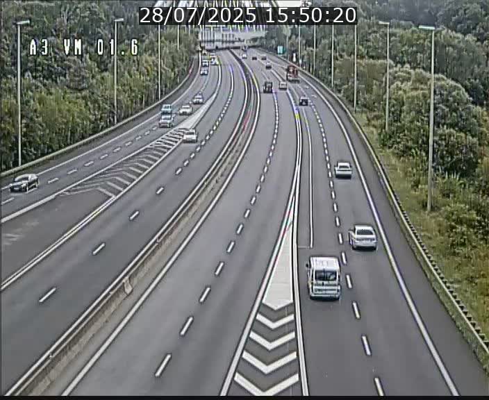Traffic live webcam Luxembourg - Croix de Gasperich - A3 - BK 1.6 - direction France/Aire de Berchem