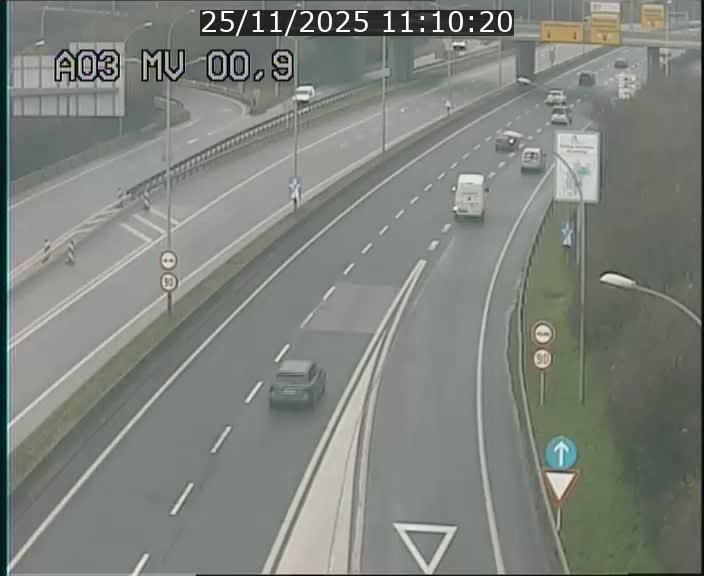 Traffic live webcam Luxembourg Croix de Gasperich - A3 - BK 0.4 - direction Luxembourg