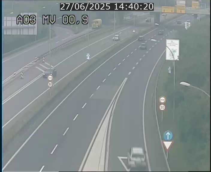 Traffic live webcam Luxembourg Croix de Gasperich - A3 - BK 0.4 - direction Luxembourg