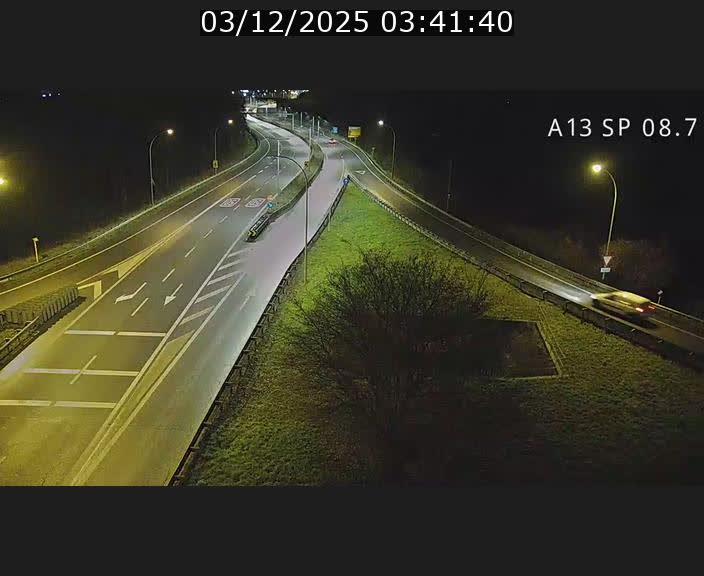 Traffic live webcam Luxembourg Jonction Lankelz - A13 direction Pétange - BK 8.7