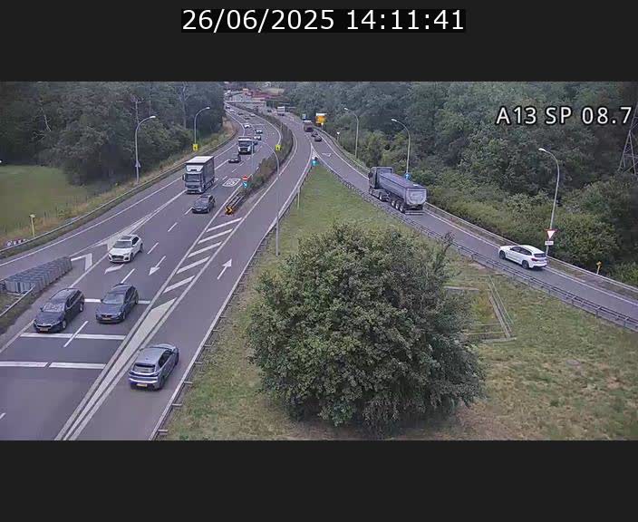 Traffic live webcam Luxembourg Jonction Lankelz - A13 direction Pétange - BK 8.7 