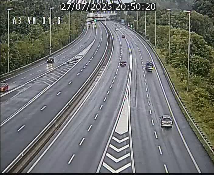 Traffic live webcam Luxembourg - Croix de Gasperich - A3 - BK 1.6 - direction France/Aire de Berchem